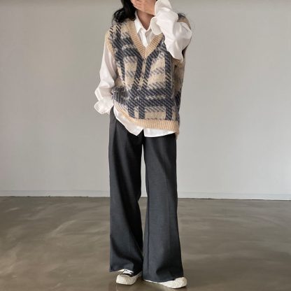 V-Neck Plaid Sweater Vest - Image 6