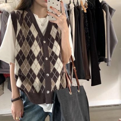 Rhombus V-neck Sweater Vest - Image 7