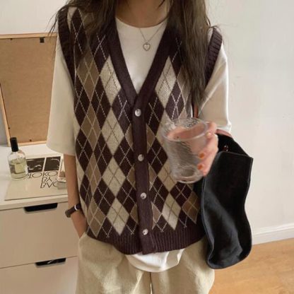 Rhombus V-neck Sweater Vest - Image 4