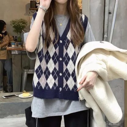 Rhombus V-neck Sweater Vest - Image 6