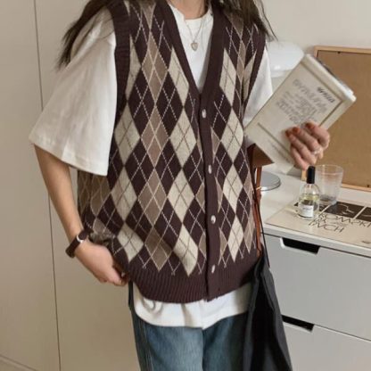 Rhombus V-neck Sweater Vest - Image 5