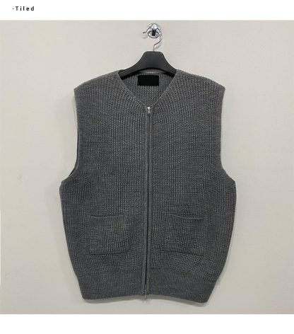 Chic Sleeveless Sweater - Image 5