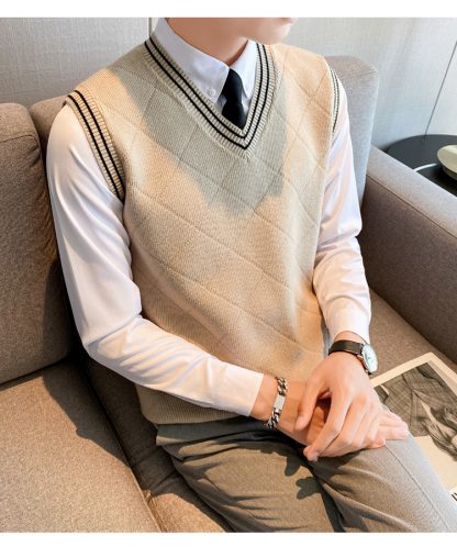 Stylish Men’s Sweater Vest - Image 4