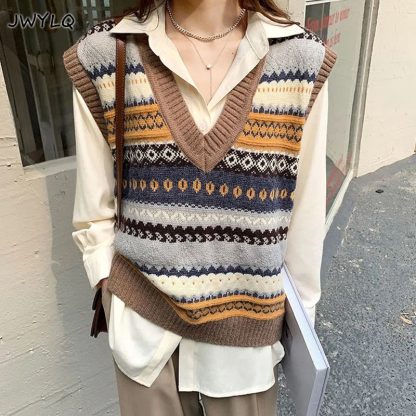 Argyle V-neck Vest Sweater - Image 2
