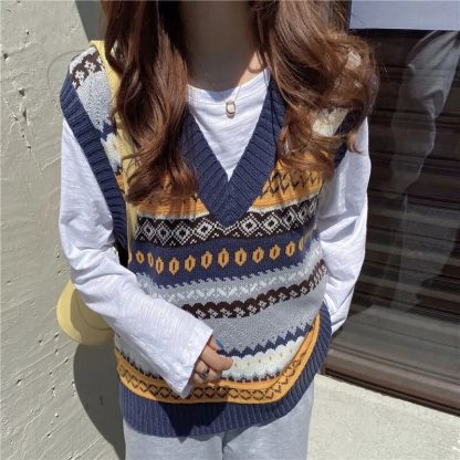 Argyle V-neck Vest Sweater - Image 3