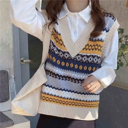 Argyle V-neck Vest Sweater - Image 4